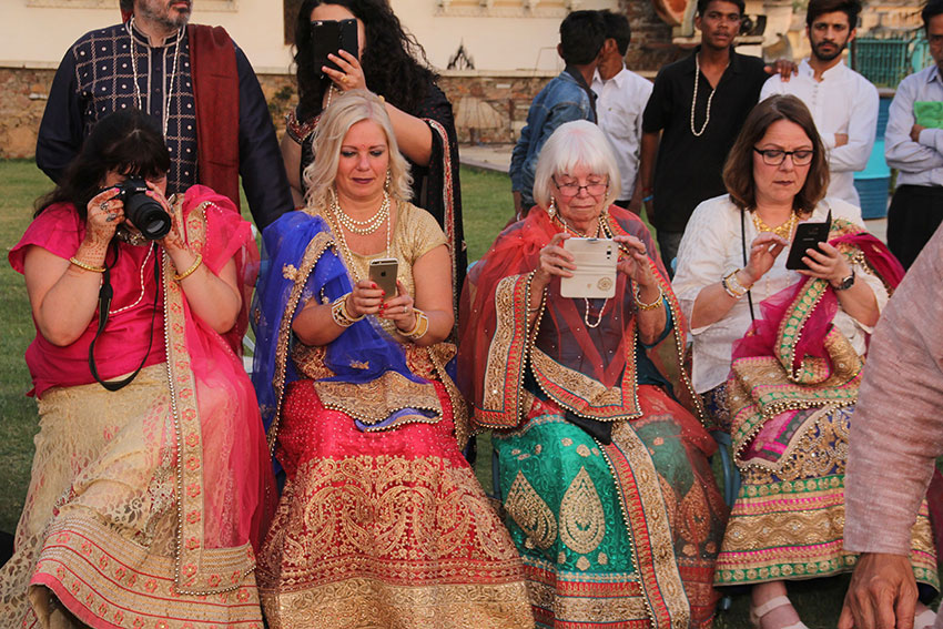 Klädsel för besökare