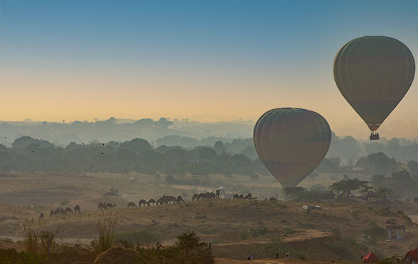 Luftballonger över Pushkar i Indien