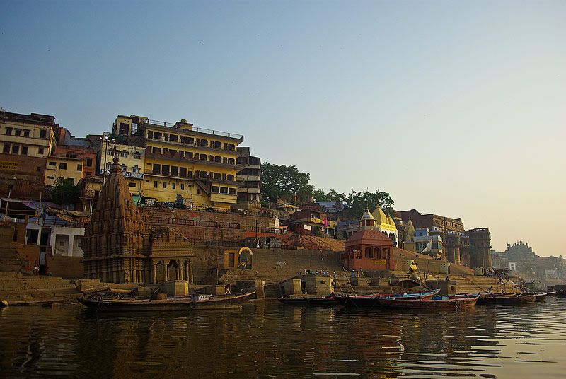 Utsikt över Varanasi från Ganges