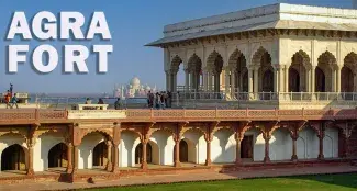 Agra Fort med Taj Mahal i bakgrunden
