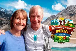 Svenska löpare springer 2 600 km tvärs genom Indien – för ett löfte från 1994